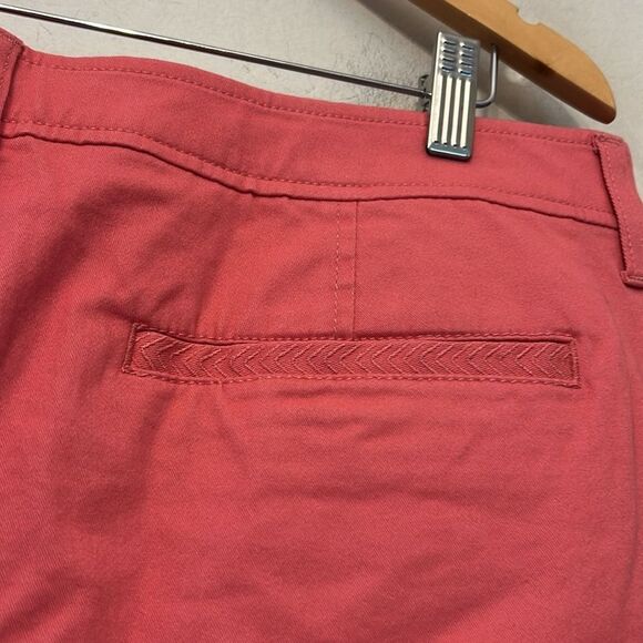Market & Spruce dark pink Madison Mid rise stretch chino shorts Size 14 New - Picture 6 of 9